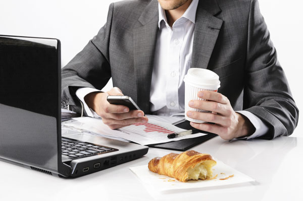 Eating at your desk will affect the quality of your work and health - CÃ©sar Gamio